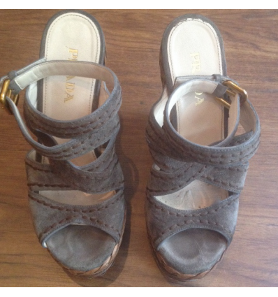 Paire de sandales PRADA